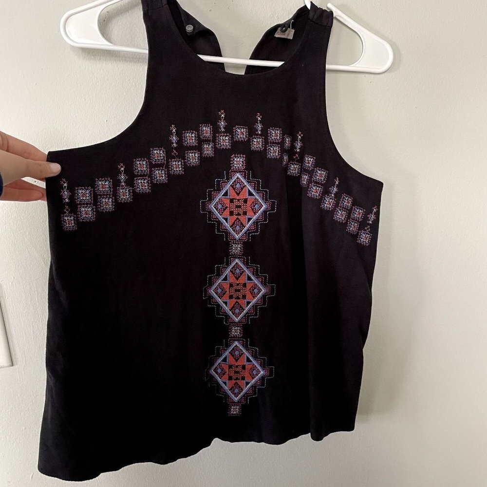 Hollister black embroidered geometric sleeveless summer shirt top casual
